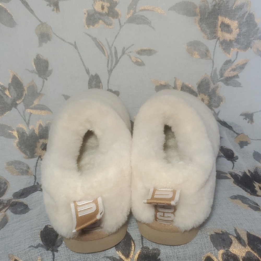 UGG Cream Tan Sheepskin Slippers with Plush Lining - Picture 4 of 7